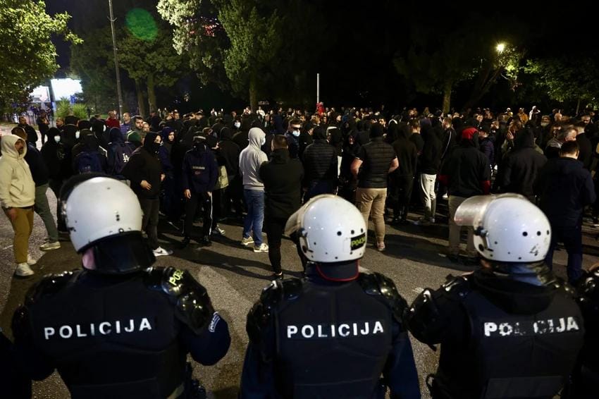 Черногория продолжает бурлить.