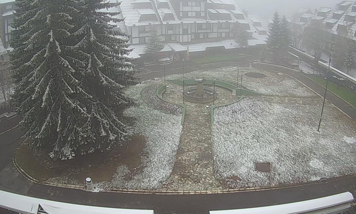 В горах Сербии выпал снег.