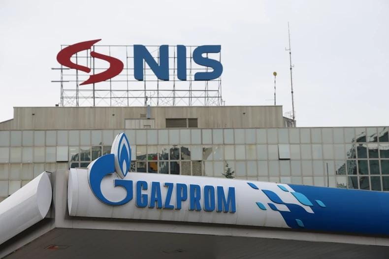 Российские акционеры NIS попросили США приостановить действие санкций против NIS.