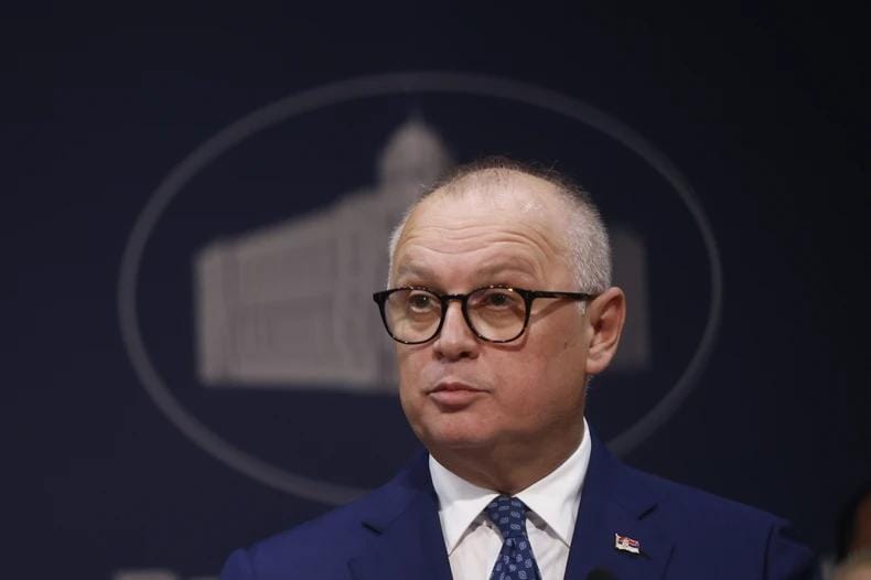 В прокуратуре по борьбе с организованной преступностью сегодня проходит допрос бывшего министра транспорта Горана Весича.