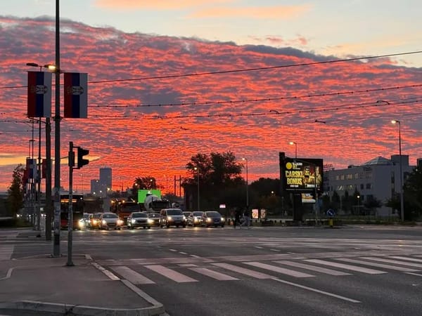Небо над Белградом этим утром.