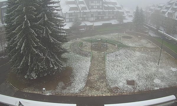 В горах Сербии выпал снег.