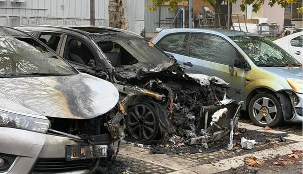 Три машины пострадали этой ночью в результате поджога в белградском районе Вождовац.