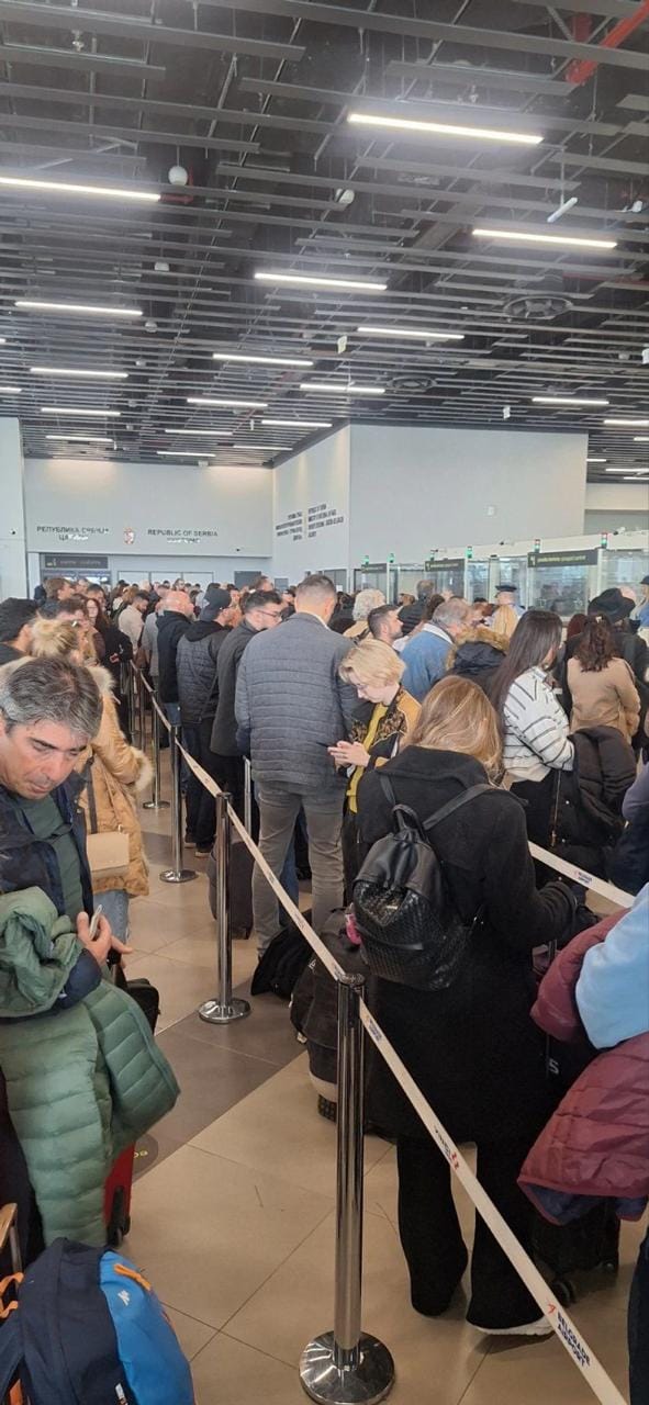 В Белградском аэропорту "Никола Тесла" произошел крупный сбой.
